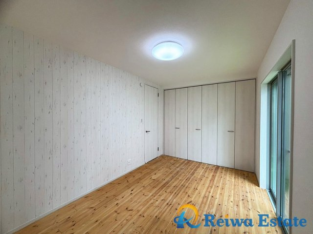 中古戸建　茅ヶ崎市松が丘2丁目の洋室|各部屋収納できるため、家具を減らして部屋を広く使え、すっきりとした空間を保てます。
