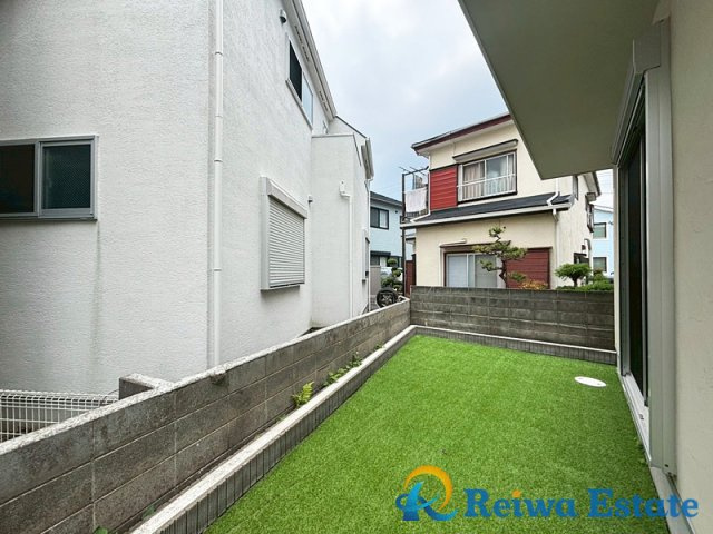 中古戸建　茅ヶ崎市松が丘2丁目の庭|人工芝を取り入れたお庭は草むしり等のメンテナンスが軽減されます。