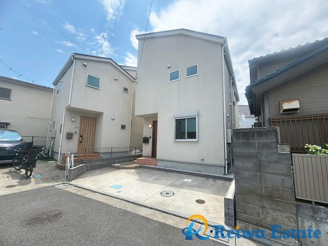 中古戸建　茅ヶ崎市松が丘2丁目の外観|お車を所有される方に嬉しいカースペース。