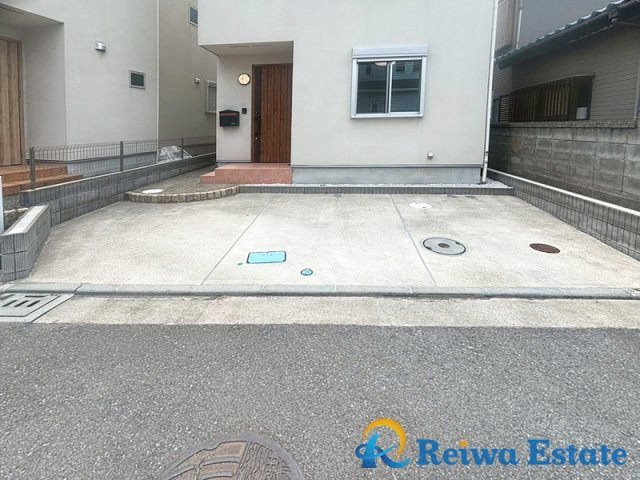 中古戸建　茅ヶ崎市松が丘2丁目の駐車場|お車を所有される方に嬉しいカースペース。