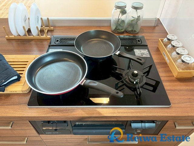 中古戸建　茅ヶ崎市松が丘2丁目の設備|家事の時短にもなる3口コンロ。お料理好きな方にも嬉しい設備です！
