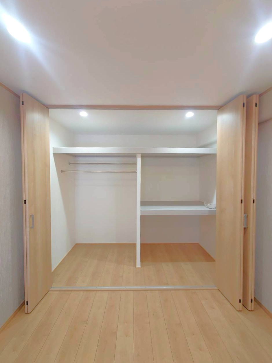 ＪＲ＆京阪２沿線利用可能◆２０２５年５月リフォーム完了◆リビング広々２１帖以上◆グローバル宇治木幡の洋室|洋室収納