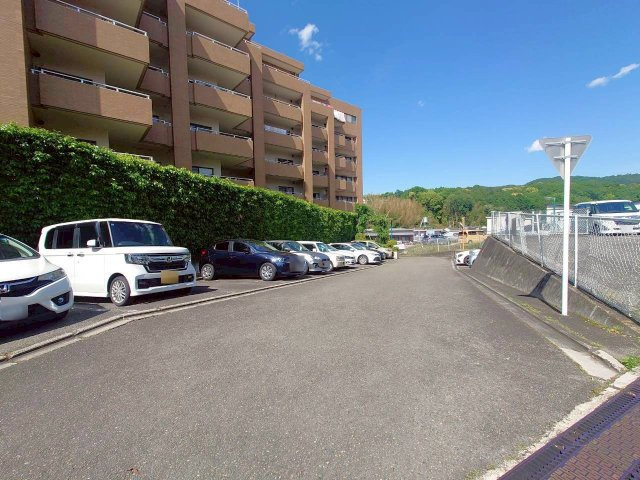 ＪＲ＆京阪２沿線利用可能◆２０２５年５月リフォーム完了◆リビング広々２１帖以上◆グローバル宇治木幡の駐車場|駐車場