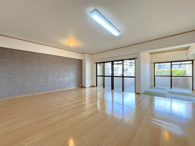 ＪＲ＆京阪２沿線利用可能◆２０２５年５月リフォーム完了◆リビング広々２１帖以上◆グローバル宇治木幡の居間・リビング|リビング