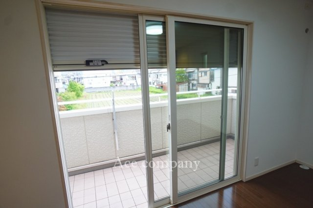 【内装】 | 八尾市南本町6丁目 | リビング窓、電動シャッター付きです☆
