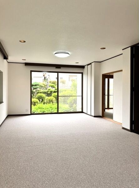 東郷町白鳥３丁目貸家の居間・リビング