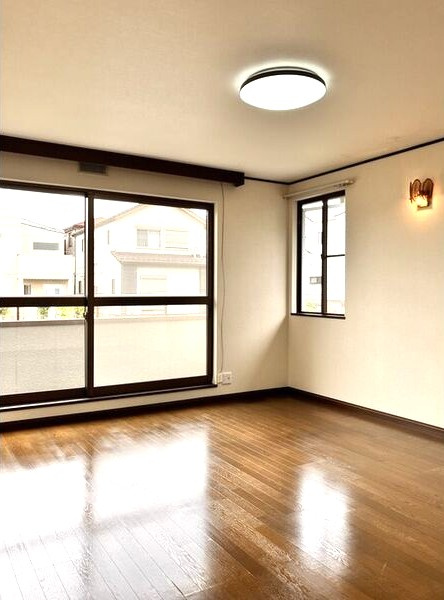 東郷町白鳥３丁目貸家の居間・リビング