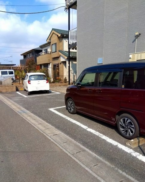 レオパレスハポネスⅡの駐車場