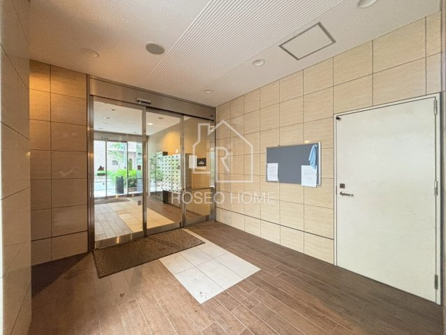 グランロード立売堀のエントランス
