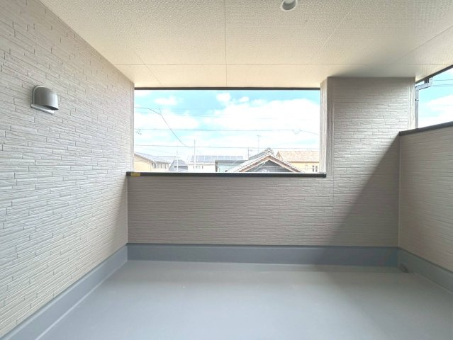 リーブルガーデン　江南市第2般若町　全2区画分譲のバルコニー|バルコニーは南向きで洗濯物もよく乾きます！強度と表面積硬度を持つFPRで防水しています。