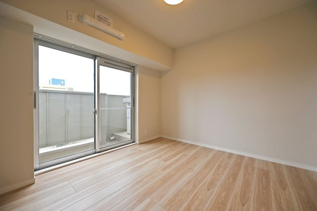 武庫川あおぞらのまち住宅25号棟の寝室|-洋室6.1帖-
全居室洋室で家具や敷物のカスタマイズを楽しめます。