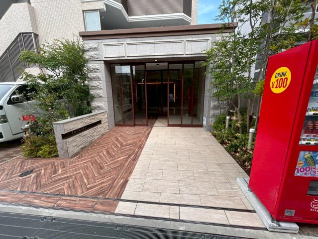 LaDouceur豊中南のエントランス