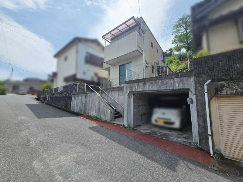 高知市一宮東町2丁目　中古戸建ての前面道路含む現地写真