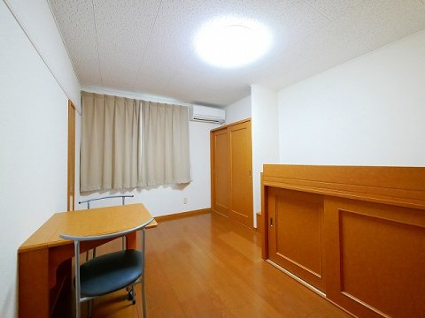レオパレス悠の内装|明るい色調の室内です