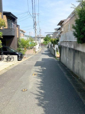 福岡市東区香椎5丁目　中古戸建の前面道路含む現地写真|前面道路幅員：5ｍ