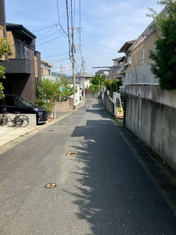 福岡市東区香椎5丁目　中古戸建の前面道路含む現地写真|前面道路幅員：5ｍ