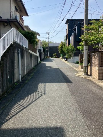 福岡市東区香椎5丁目　中古戸建の前面道路含む現地写真|前面道路幅員：5ｍ
