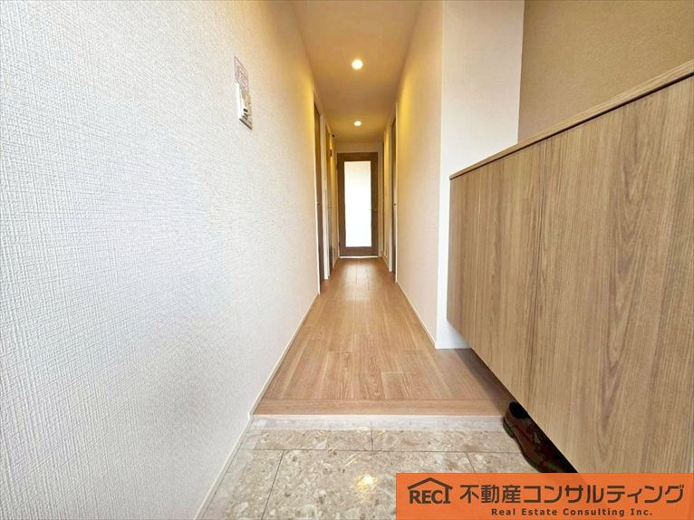 コスモ西宮の玄関
