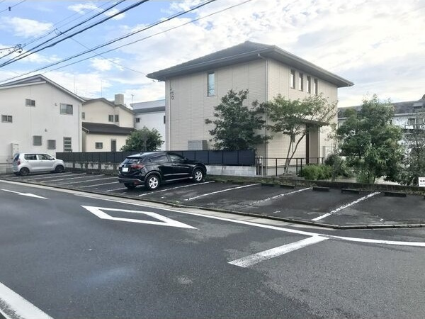セントラルみのりハイツの駐車場