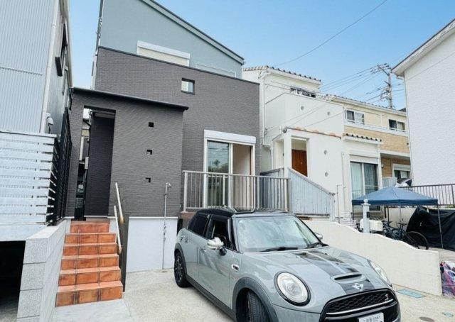 BALANCE LIFE HOUSE — 片瀬でちょうどいい暮らしの駐車場