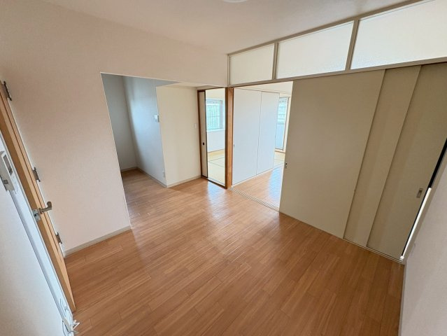 ガーデンタウン岡﨑の居間・リビング