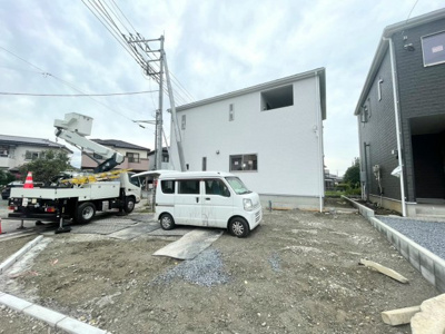 【前面道路含む現地写真】 | 高崎市新町　平屋　新築住宅