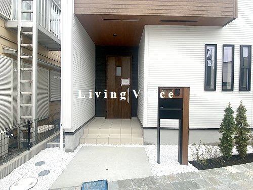 【仲介手数料０円】秦野市渋沢上2丁目　新築一戸建てのエントランス|【仲介手数料０円】秦野市渋沢上2丁目　新築一戸建て