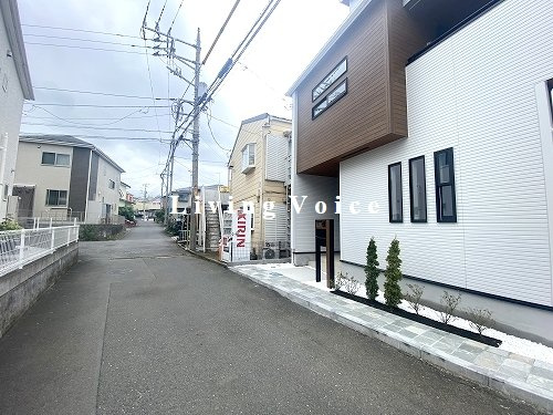 【仲介手数料０円】秦野市渋沢上2丁目　新築一戸建ての前面道路含む現地写真|【仲介手数料０円】秦野市渋沢上2丁目　新築一戸建て