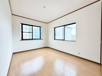 【洋室】 | 泉１丁目　中古戸建 | 一部クロス張替えております！綺麗なお家ですぐに新生活をスタートできますね♪
