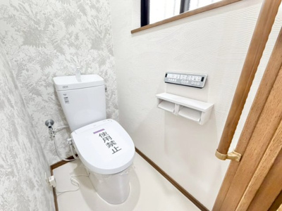 【トイレ】 | 泉１丁目　中古戸建 | トイレ２か所ありますよ！温水便座洗浄便座ですので、寒い日も温かい便座で安心して使用していただけますよ！