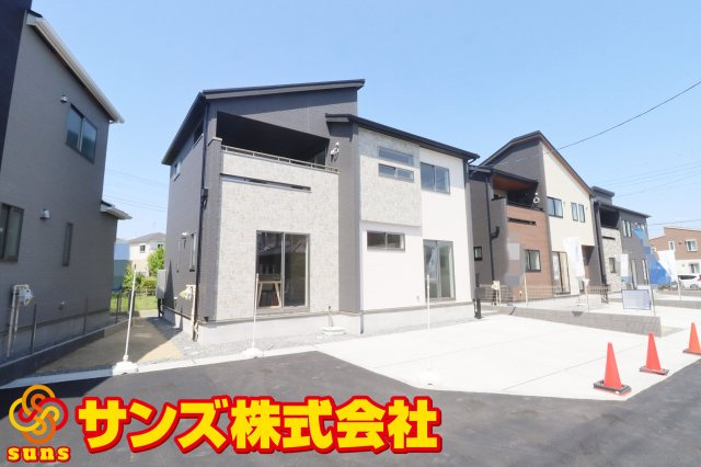 郡山市久留米2丁目　　　　3号棟　　　桜小学校、郡山第３中学区の外観|南西側から見た駐車場を含む外観