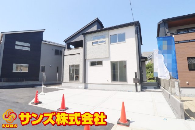 郡山市久留米2丁目　　　　3号棟　　　桜小学校、郡山第３中学区の外観|南東側から見た駐車場を含む外観
