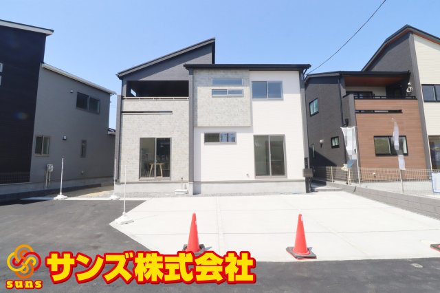 郡山市久留米2丁目　　　　3号棟　　　桜小学校、郡山第３中学区の外観|南側から見た駐車場を含む外観
