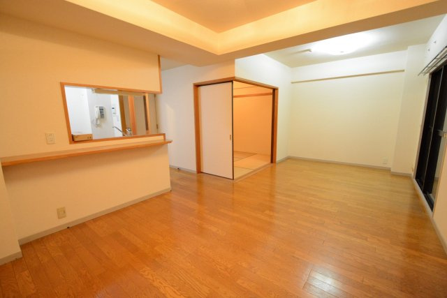 床色が落ち着いた色合いで綺麗です♪