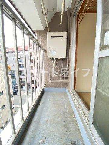 大阪市淀川区十三東１丁目の賃貸マンションのバルコニー