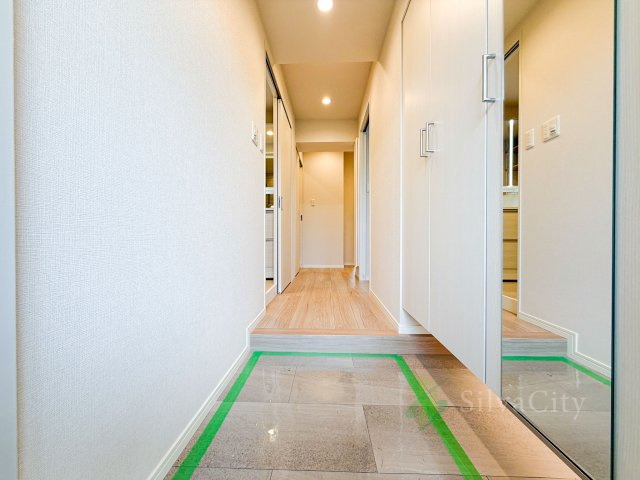 日商岩井大岡山第2マンションB棟の玄関