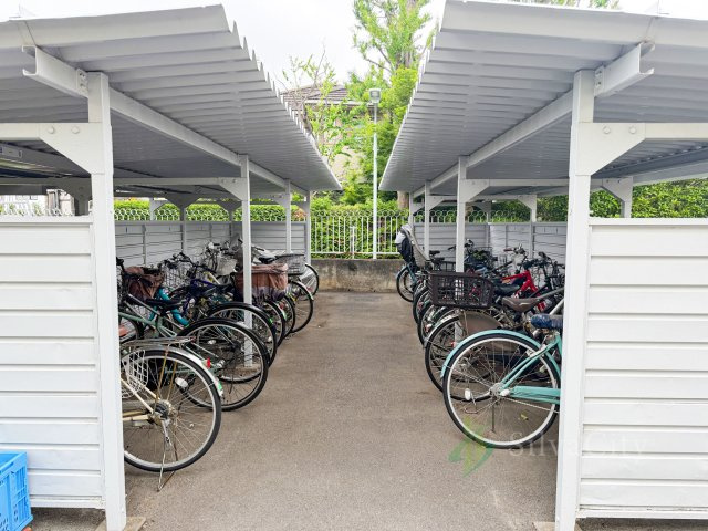 日商岩井大岡山第2マンションB棟の駐輪場