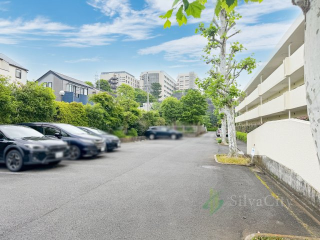 日商岩井大岡山第2マンションB棟の駐車場