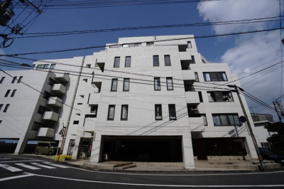 【外観】 | 【リノベ済】宇品シーサイドマンション | 【資料には掲載していない情報】
物件の陽当りや通風・仕様設備やお部屋の大きさの比較、
近隣・周辺環境や街並みなど、資料には掲載していない情報が
現地にはたくさんあります。是非ご確認ください。