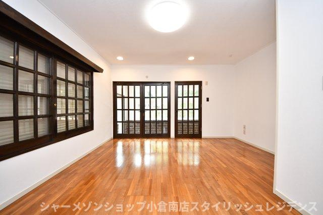 妙見町4番11号貸家の居間・リビング