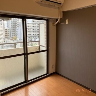 エヴェナール二子新地の洋室