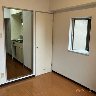 エヴェナール二子新地の洋室