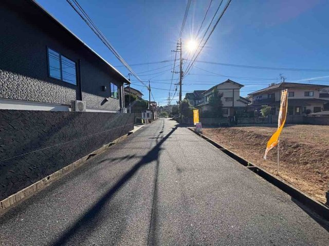 春日台一丁目の前面道路含む現地写真|現地（2026年7月27日）撮影