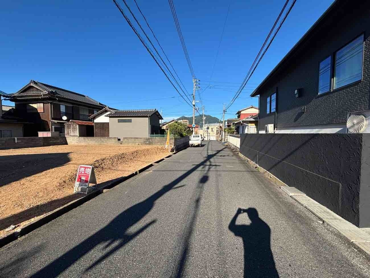 春日台一丁目の前面道路含む現地写真|現地（2026年7月27日）撮影