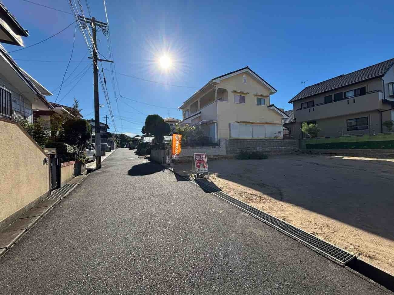 鷹見台一丁目の前面道路含む現地写真|現地（2026年7月27日）撮影