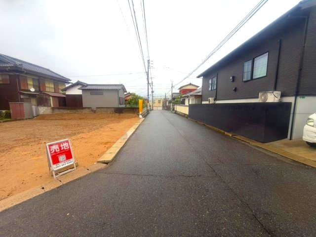 春日台一丁目の前面道路含む現地写真|現地（2026年7月27日）撮影