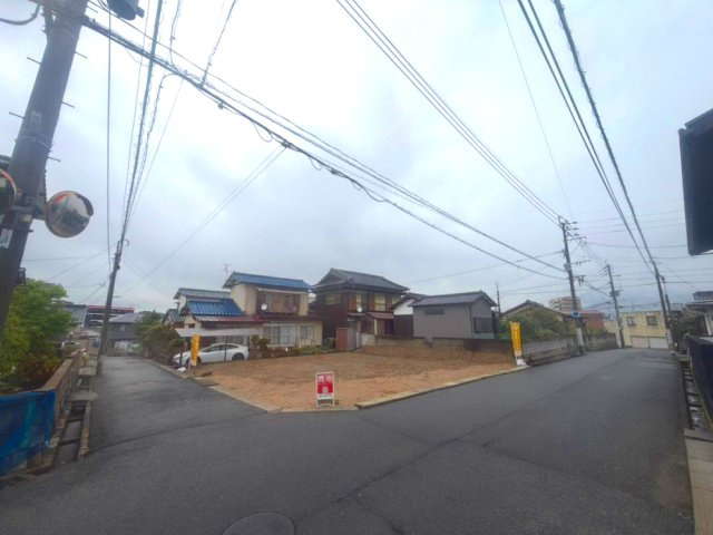 春日台一丁目の前面道路含む現地写真|現地（2026年7月27日）撮影