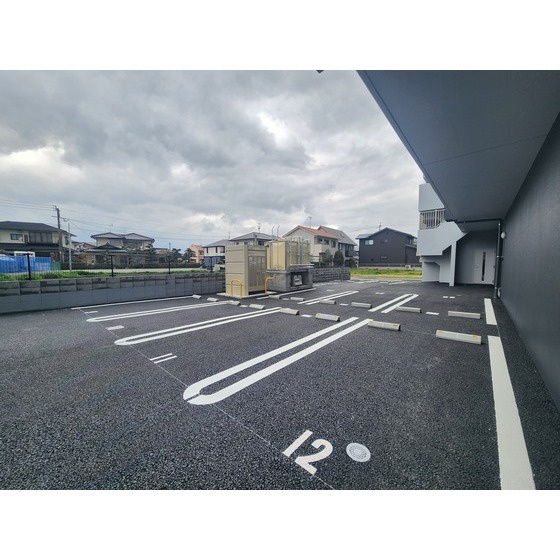 LIBTH原水南の駐車場