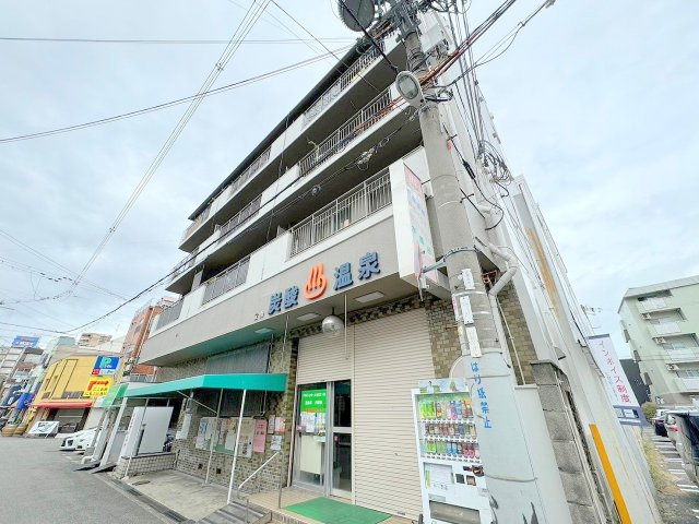 司ビルの外観