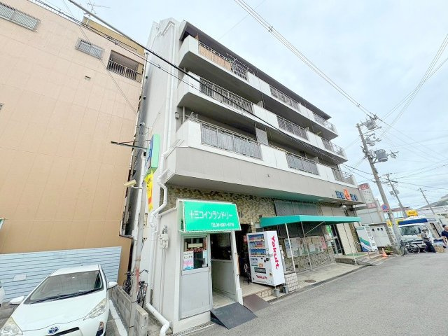 司ビルの外観